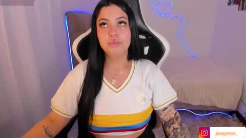 Snapshot of victoryyy__ chatting on 10/11/25, 11:25 V I C T O R I A online show from 10/11/25, 11:25