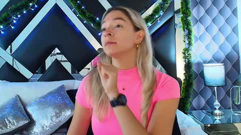 victtoria lee online show from 12/14/24, 07:46