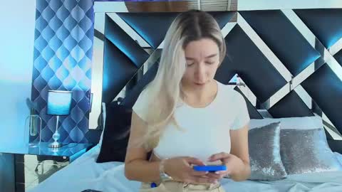 victtoria lee online show from 01/18/25, 07:48