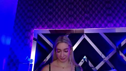 victtoria lee online show from 10/04/25, 07:34