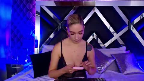 victtoria lee online show from 10/17/25, 11:18