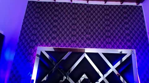 victtoria lee online show from 10/20/25, 07:03