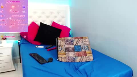 Snapshot of viictoriia3 chatting on 01/13/25, 11:27 Victoria M online show from 01/13/25, 11:27