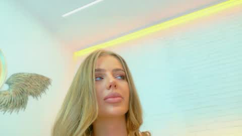 vikafever online show from 11/17/25, 05:52