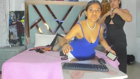 Snapshot of vikitomson chatting on 12/31/24, 12:57 vikiTomson online show from 12/31/24, 12:57