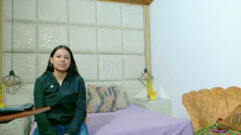 vikiTomson online show from 11/17/25, 01:28