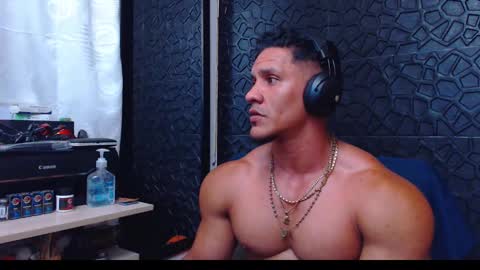 Snapshot of viktorherrera chatting on 12/18/24, 08:25 Viktor Herrera online show from 12/18/24, 08:25