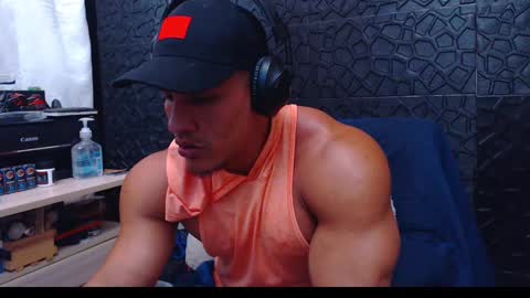 Snapshot of viktorherrera chatting on 12/19/24, 03:19 Viktor Herrera online show from 12/19/24, 03:19