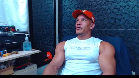 Snapshot of viktorherrera chatting on 12/22/24, 02:06 Viktor Herrera online show from 12/22/24, 02:06