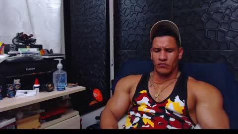 Snapshot of viktorherrera chatting on 01/05/25, 03:32 Viktor Herrera online show from 01/05/25, 03:32
