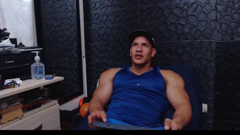 Snapshot of viktorherrera chatting on 01/05/25, 11:22 Viktor Herrera online show from 01/05/25, 11:22