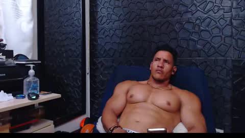 Snapshot of viktorherrera chatting on 01/13/25, 06:16 Viktor Herrera online show from 01/13/25, 06:16