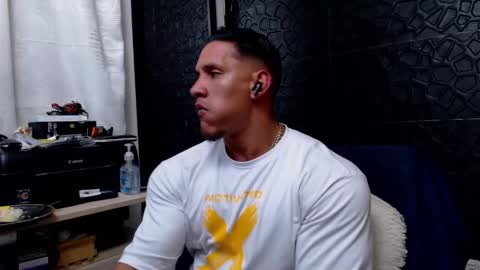 Snapshot of viktorherrera chatting on 02/06/25, 02:44 Viktor Herrera online show from 02/06/25, 02:44