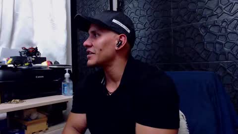 Snapshot of viktorherrera chatting on 03/08/25, 11:28 Viktor Herrera online show from 03/08/25, 11:28