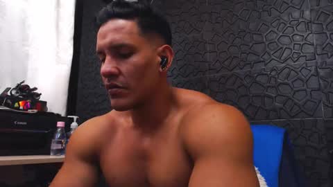 Snapshot of viktorherrera chatting on 09/19/25, 03:56 Viktor Herrera online show from 09/19/25, 03:56