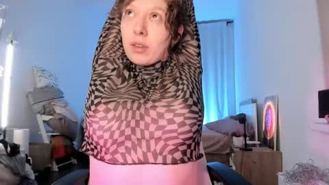 Vikky online show from 11/18/25, 05:45