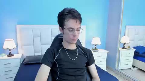 Snapshot of viktornoir chatting on 09/12/25, 10:43 viktornoir online show from 09/12/25, 10:43