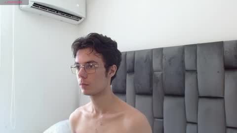 Snapshot of viktornoir chatting on 09/29/25, 04:12 viktornoir online show from 09/29/25, 04:12