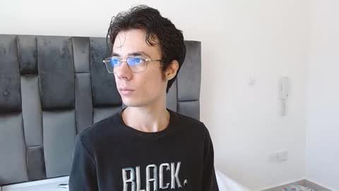 Snapshot of viktornoir chatting on 10/17/25, 01:57 viktornoir online show from 10/17/25, 01:57