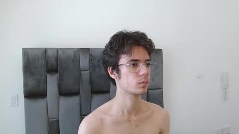 Snapshot of viktornoir chatting on 10/18/25, 04:19 viktornoir online show from 10/18/25, 04:19