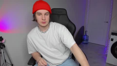 Vincent Strong online show from 12/04/24, 01:20