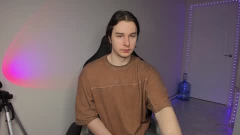 Vincent Strong online show from 12/19/24, 08:23