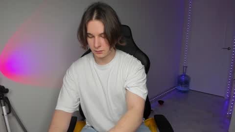 Vincent Strong online show from 12/28/24, 01:38