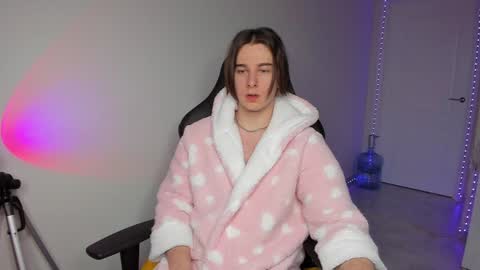 Vincent Strong online show from 01/03/25, 07:27