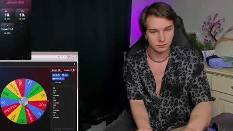 Vincent Strong online show from 10/24/25, 01:29