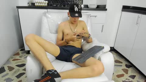 Snapshot of vincenthunter chatting on 12/12/24, 01:21 Vincent online show from 12/12/24, 01:21