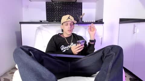 Snapshot of vincenthunter chatting on 01/22/25, 10:26 Vincent online show from 01/22/25, 10:26