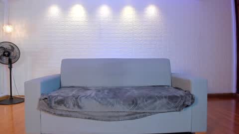 Violett  Everyday From 0530 to 1430 Col Time online show from 01/04/25, 04:43