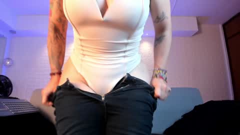 Violett  Everyday From 0530 to 1430 Col Time online show from 01/12/25, 05:44