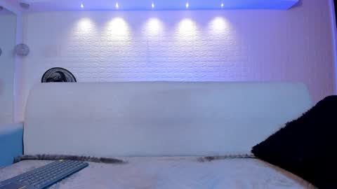 Violett  Everyday From 0530 to 1430 Col Time online show from 02/07/25, 04:56