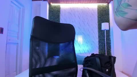 Violett  Everyday From 0530 to 1430 Col Time online show from 09/17/25, 10:39