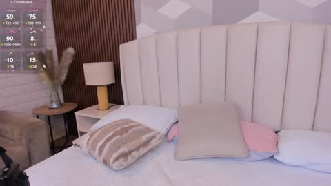 Snapshot of violet0333 chatting on 01/27/25, 10:27 Violet online show from 01/27/25, 10:27