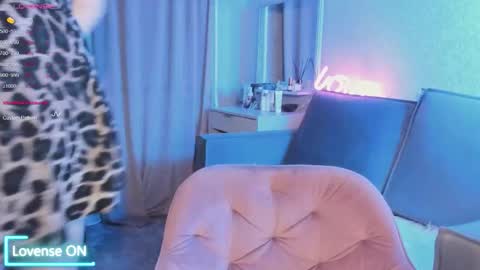 Snapshot of violet____h chatting on 10/18/25, 07:25 violet____h online show from 10/18/25, 07:25