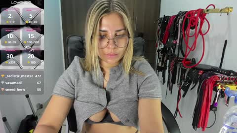 Snapshot of violet_bdsmx chatting on 01/04/25, 11:27 Kim online show from 01/04/25, 11:27