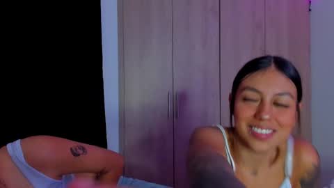 Snapshot of violet_casper_ chatting on 02/19/25, 10:42 Violet and Casper online show from 02/19/25, 10:42