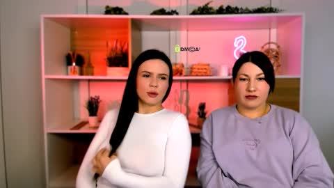 violet_moxi online show from 12/03/25, 12:25