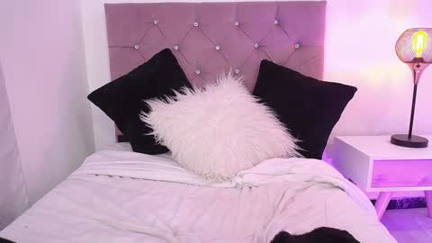 Mary online show from 01/08/25, 02:14