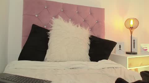 Mary online show from 01/10/25, 02:23