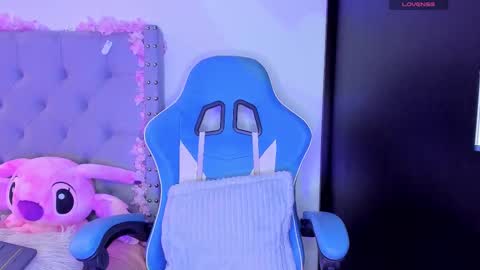 Snapshot of violet_rost chatting on 09/22/25, 03:58  Violet  online show from 09/22/25, 03:58