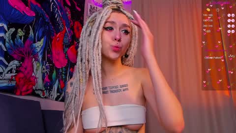 Snapshot of violet_walker7 chatting on 01/06/25, 08:14 Violet online show from 01/06/25, 08:14