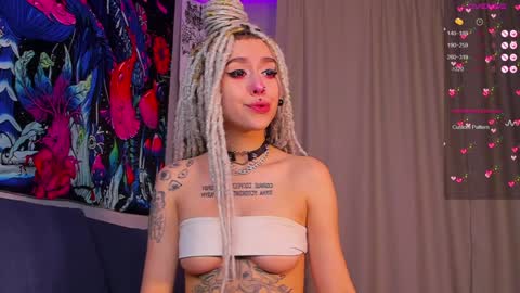 Snapshot of violet_walker7 chatting on 01/11/25, 05:31 Violet online show from 01/11/25, 05:31