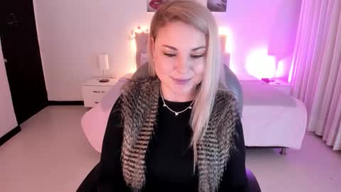 violeta_hotter_ online show from 11/14/25, 10:58