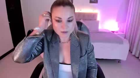violeta_hotter_ online show from 11/15/25, 11:07