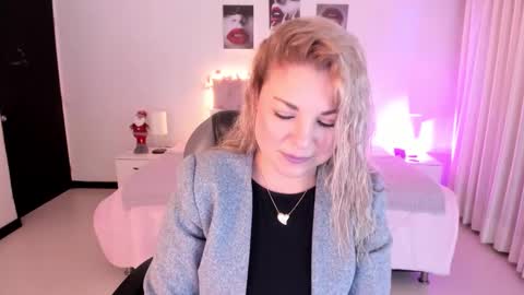 violeta_hotter_ online show from 11/18/25, 10:52