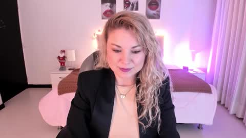 violeta_hotter_ online show from 11/19/25, 10:37
