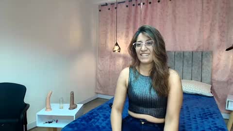 Snapshot of violetascott_ chatting on 12/11/24, 01:06 VIOLETA online show from 12/11/24, 01:06